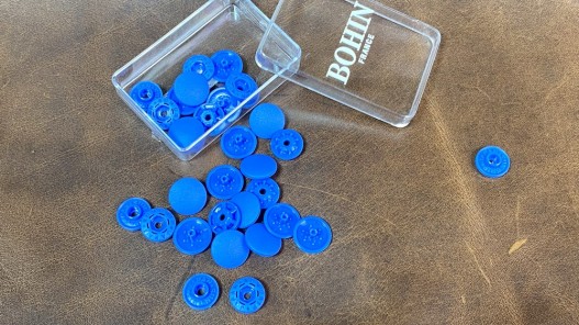 Lot boutons pression - bleu roi - maroquinerie accessoire qualité professionnelle - cuir en stock