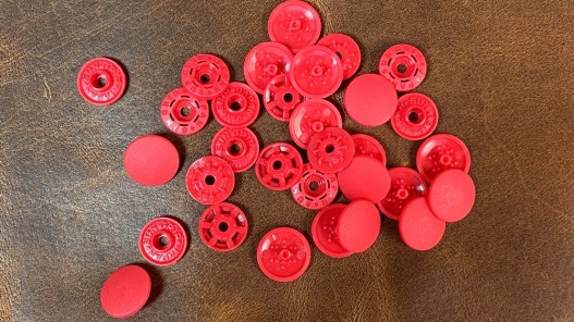 Lot boutons pression - rouge - maroquinerie accessoire qualité professionnelle - Cuir en Stock