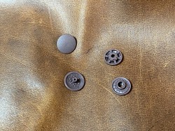 Bouton pression - marron - maroquinerie accessoire qualité professionnelle - cuir en stock