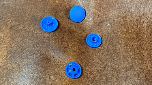 Bouton pression - bleu roi - maroquinerie accessoire qualité professionnelle - cuir en stock