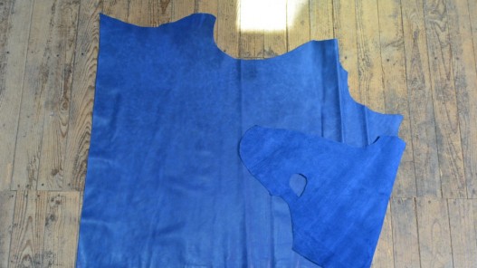 Demi peau de cuir de vachette ciré pullup bleu cyan - maroquinerie - Cuir en Stock