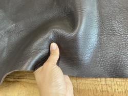 Bande de cuir de collet de vache végétal souple marron - Cuir en stock