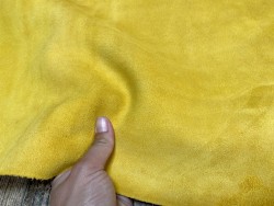 Croûte de cuir de vache velours jaune - cuir en stock