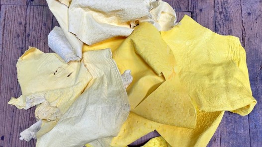 Chutes morceaux de cuir d autruche véritable - jaune - luxe - cuir en stock