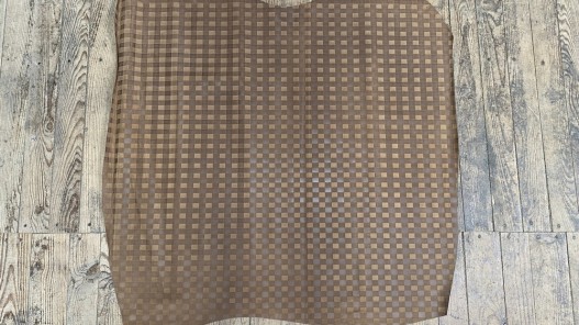 Peau de veau velours ciré brun - motif embossé carreaux vichy - Maroquinerie - Cuirenstock