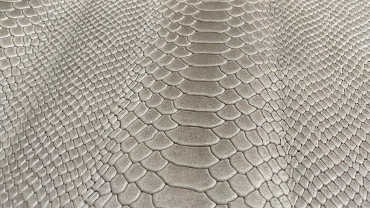 Demi-peau de cuir de veau grain serpent beige sable - maroquinerie - Cuir en stock