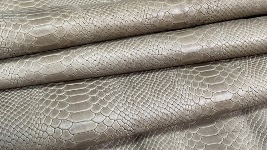 Demi-peau de cuir de veau grain serpent beige sable - maroquinerie - Cuir en Stock