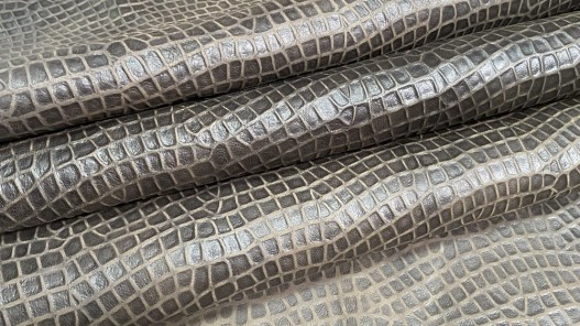 Demi-peau de cuir de veau façon crocodile brun vieilli - maroquinerie - Cuirenstock