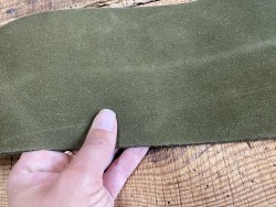 Morceau de double croupon velours vert kaki - maroquinerie - ceinture - Cuir en stock