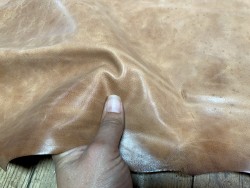 Peau de cuir de chèvre finition ciré pull-up brun camel - maroquinerie - accessoire - Cuir en stock