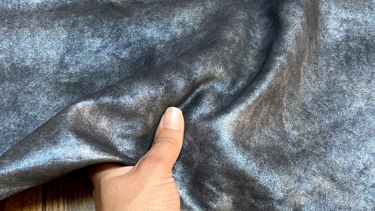 Peau de cuir de chèvre noire pailletée bleu clair - maroquinerie - Cuir en Stock