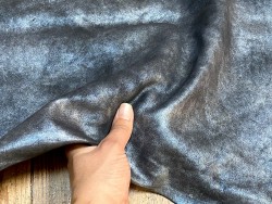 Peau de cuir de chèvre noire pailletée bleu clair - maroquinerie - Cuir en Stock