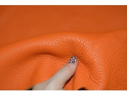 Morceau de cuir de taurillon - gros grain - couleur orange - Cuirenstock