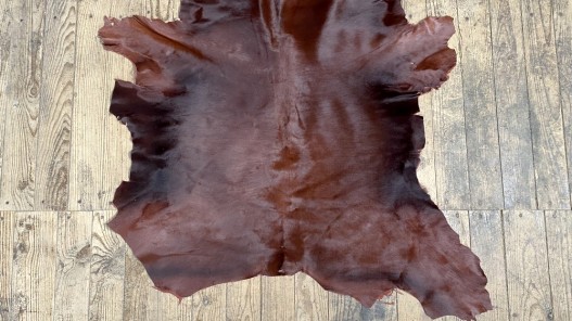Peau de veau en poil brun acajou - maroquinerie - Cuir en Stock