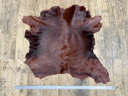 Peau de veau en poil brun acajou - maroquinerie - Cuir en Stock