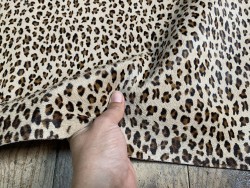 Demi-peau de vache en poil façon guépard - décoration - maroquinerie - accessoire - cuir en stock