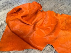 Demi-peau de vache en poil orange - décoration - maroquinerie - accessoire - Cuir en Stock