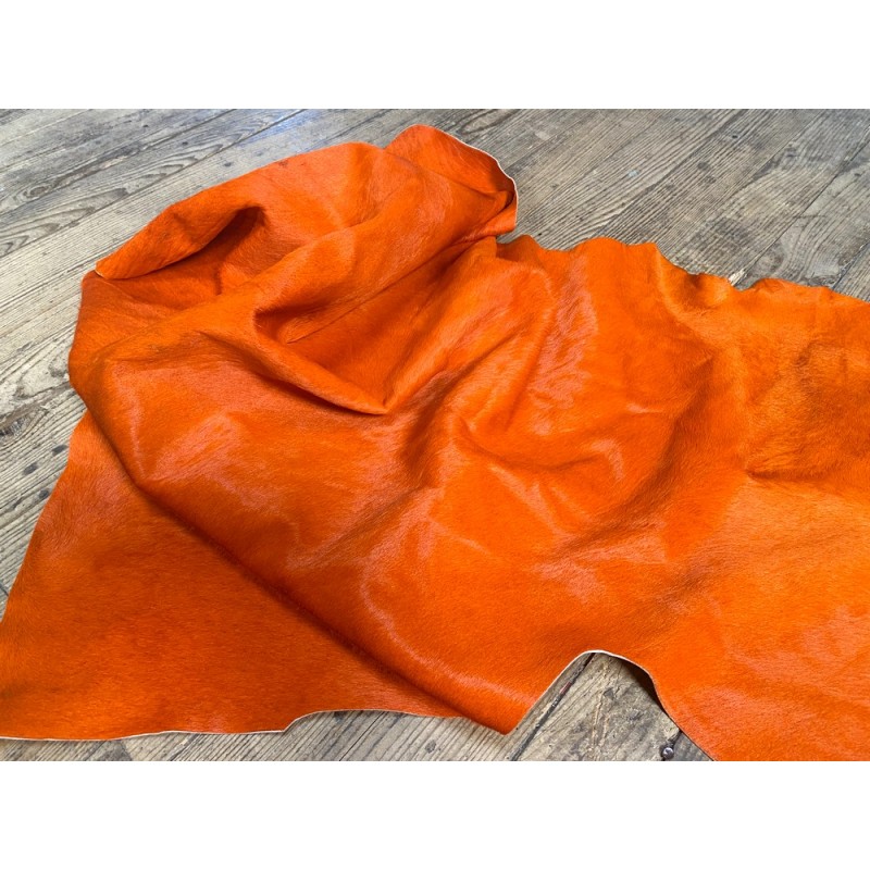 Demi-peau de vache en poil orange - décoration - maroquinerie - accessoire - Cuir en Stock