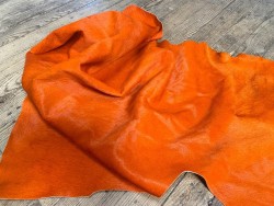 Demi-peau de vache en poil orange - décoration - maroquinerie - accessoire - Cuir en Stock