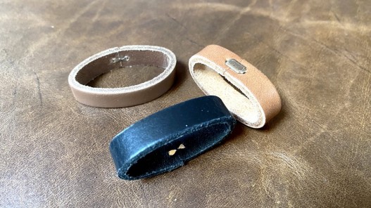Passant pour ceinture - cuir de double croupon - argent craquelé - bracelet accessoire - Cuir en stock