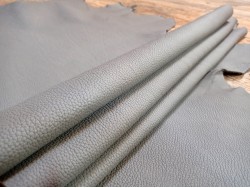 Demi-peu de cuir de taurillon mat - gros grain - couleur gris souris - Cuir en Stock