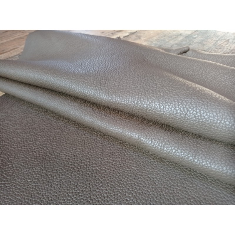 Demi-peau de cuir de taurillon - gros grain - couleur bronze - Cuir en Stock