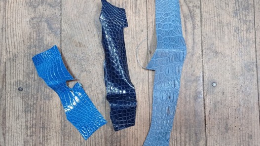 Lot de 3 morceaux de cuir de crocodile véritable bleu - bijou - maroquinerie - accessoire - Cuir en Stock