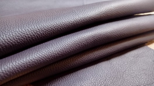Grand morceau de cuir de taurillon - violet mat - cuirenstock