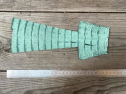 Morceau de cuir crocodile véritable - vert forêt - Cuir en Stock