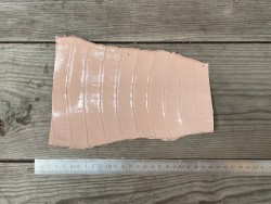 Morceau de cuir crocodile véritable - rose nude - Cuir en stock