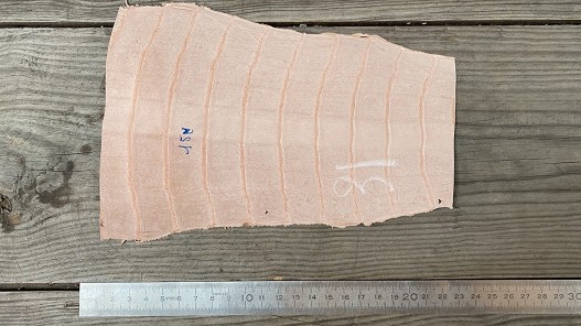 Morceau de cuir crocodile véritable - rose nude - Cuir en Stock