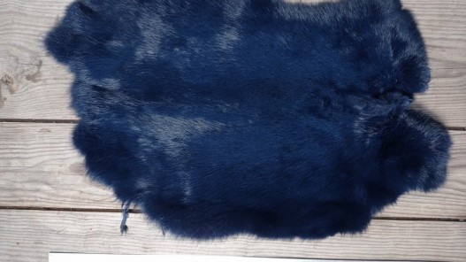 Peau de lapin en poil fourrure bleu marine - vêtement - Chaussons - Cuir en stock