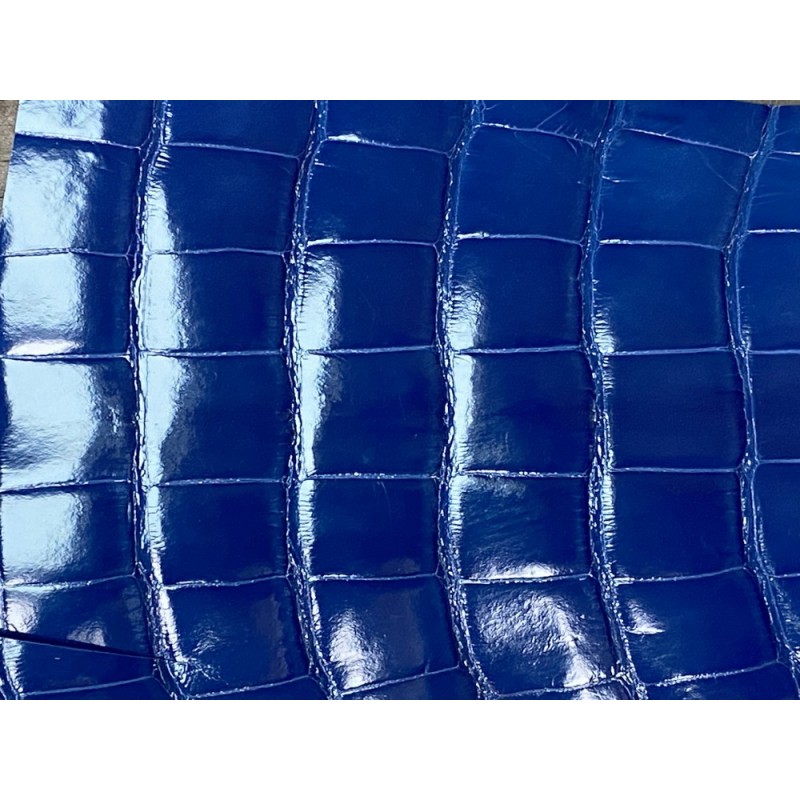 Morceau de cuir crocodile véritable bleu - cuir en stock