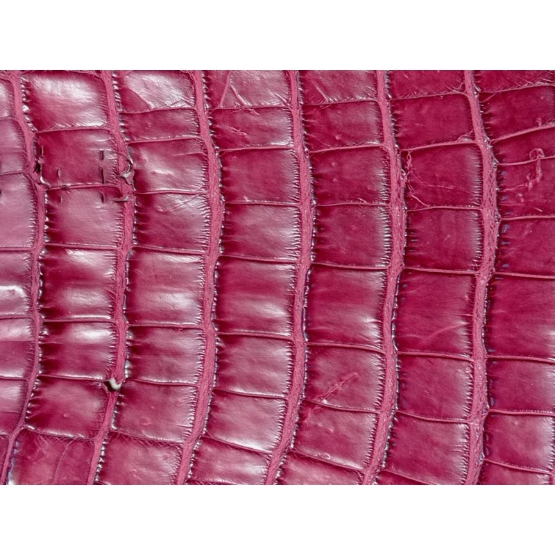 Morceau de cuir crocodile véritable - rouge pourpre - cuir en stock