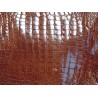 Détail grain peau cuir de crocodile véritable brun caramel - Cuir en Stock