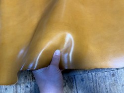 Cuir de flanc de vache - jaune curry - tannage végétal - Cuir en stock