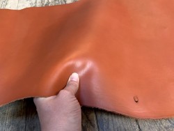 Cuir de flanc de vache - brun cognac - tannage végétal - Cuir en stock