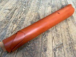 Cuir de flanc de vache - brun cognac - tannage végétal - Cuir en Stock