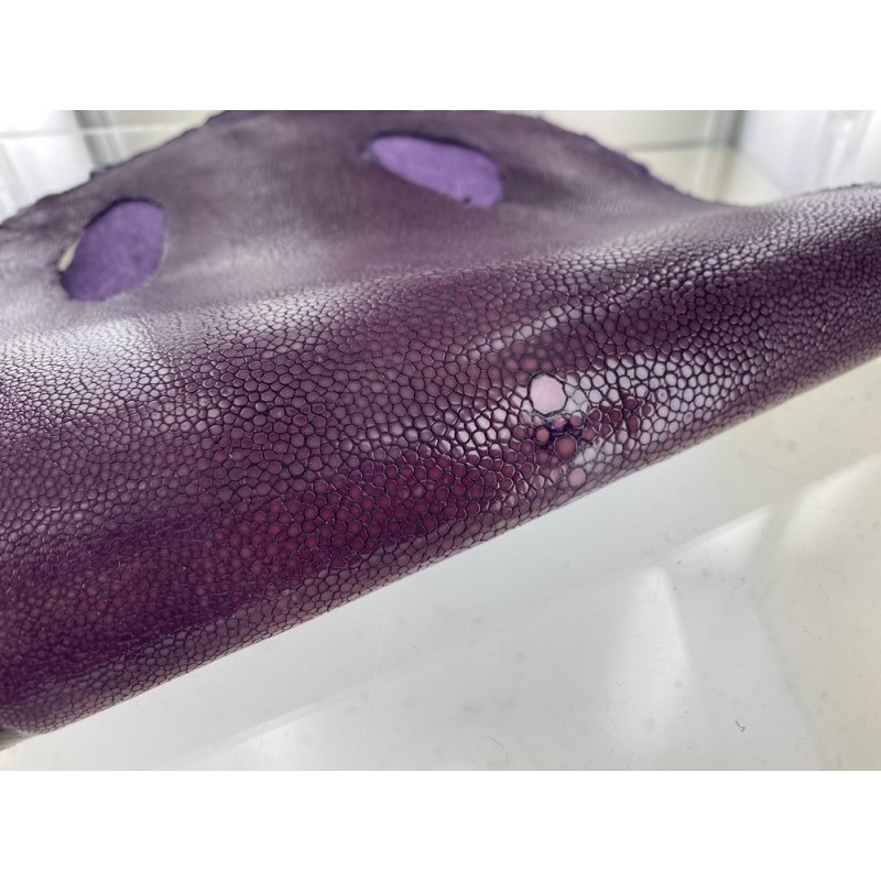 Peau de cuir de galuchat - perle centrale - peau exotique de luxe - aubergine - Cuir en Stock