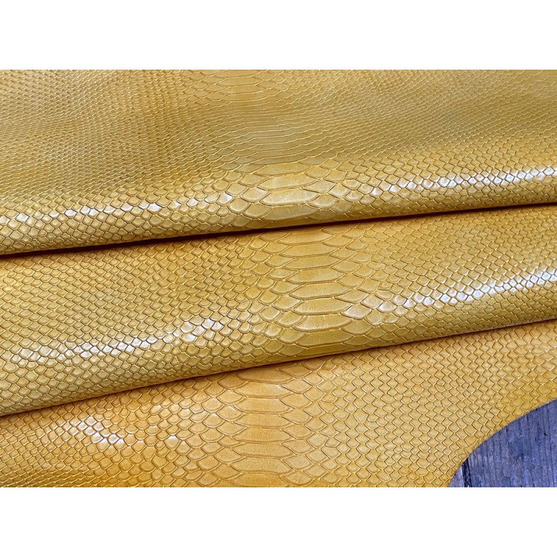 Demi-peau de cuir de veau grain façon python jaune moutarde - maroquinerie - Cuir en Stock