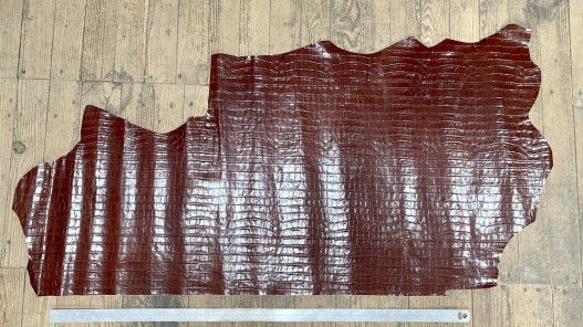 Demi-peau de cuir de veau grain croco brun acajou - maroquinerie - Cuirenstock