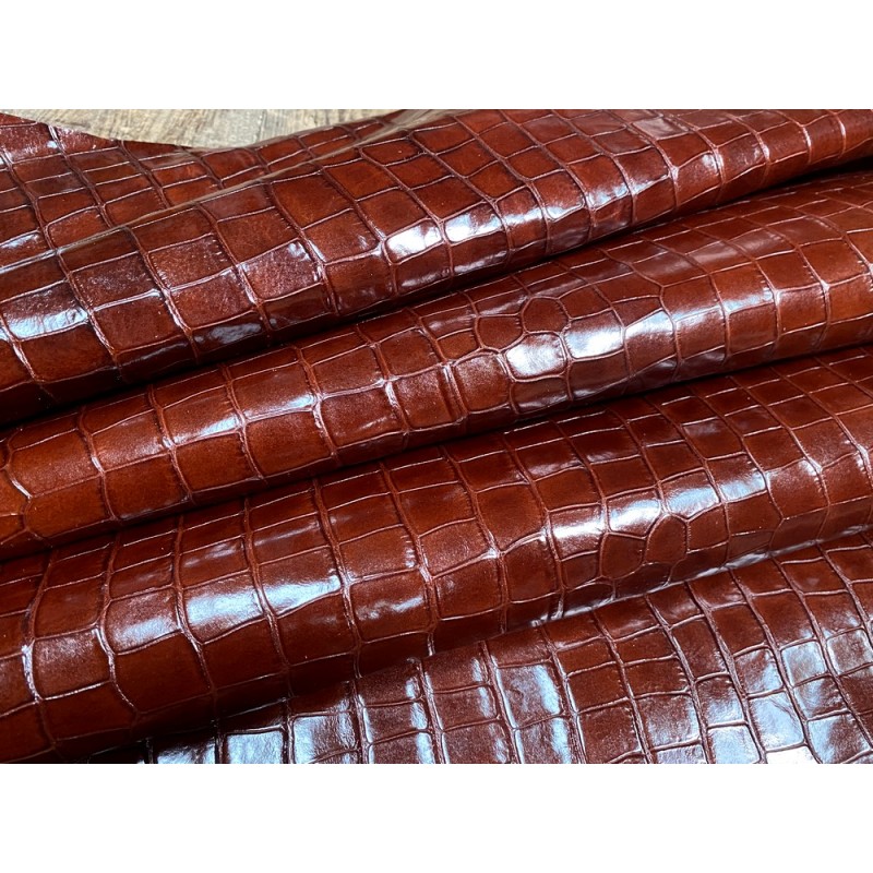 Demi-peau de cuir de veau grain croco brun acajou - maroquinerie - Cuir en Stock