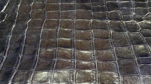 Demi-peau de cuir de veau grain croco bleu marine - maroquinerie - cuir en stock