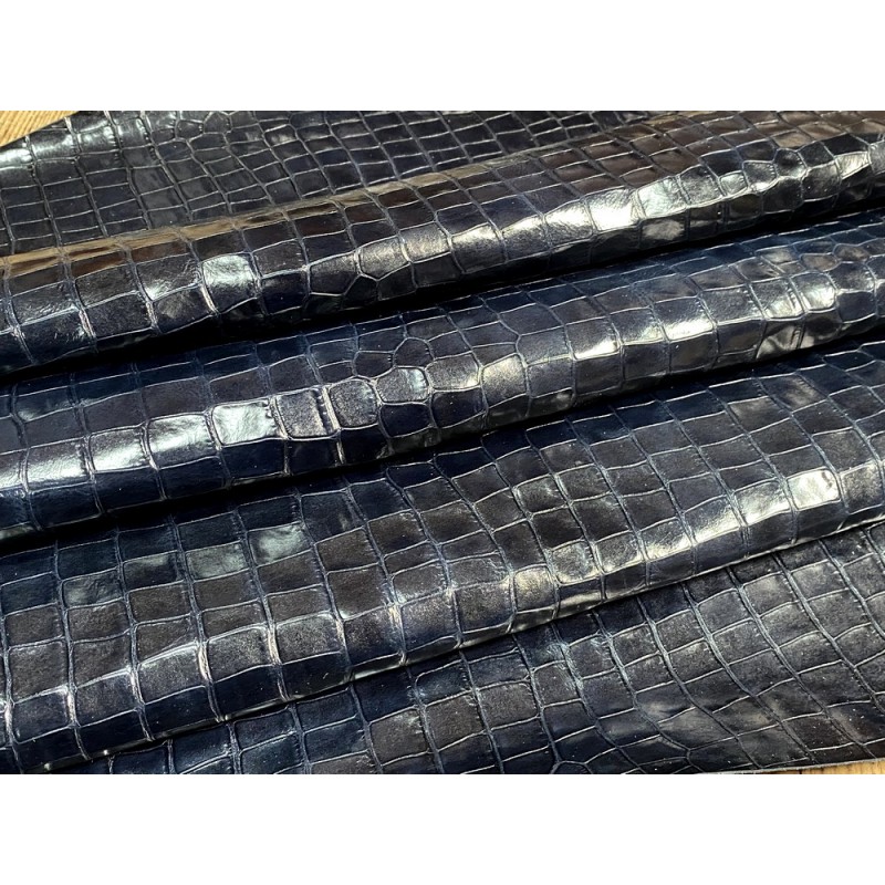 Demi-peau de cuir de veau grain croco bleu marine - maroquinerie - Cuir en Stock