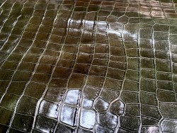 Demi-peau de cuir de veau grain croco vert bouteille - maroquinerie - cuir en stock