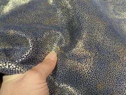 Peau de veau velours embossée façon grain galuchat métallisé doré - bleu lavande - Maroquinerie - Cuir en stock