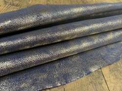 Peau de veau velours embossée façon grain galuchat métallisé doré - bleu lavande - Maroquinerie - Cuir en Stock