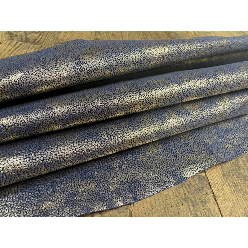 Peau de veau velours embossée façon grain galuchat métallisé doré - bleu lavande - Maroquinerie - Cuir en Stock