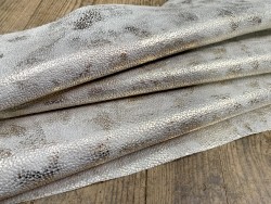 Peau de veau velours embossée façon grain galuchat métallisé doré - blanc cassé - Maroquinerie - Cuir en Stock