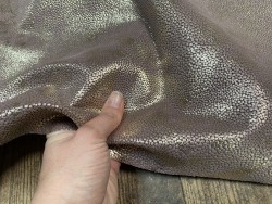Peau de veau velours embossée façon grain galuchat métallisé doré - violet taupe - Maroquinerie - Cuir en stock